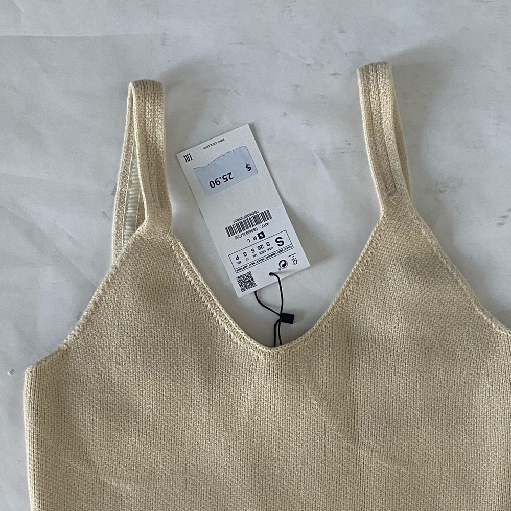 Zara Knit Women - Picture 2 of 3